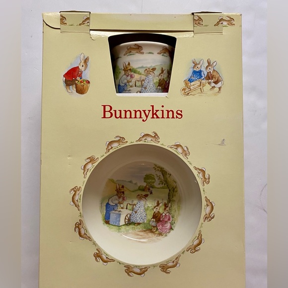 Vintage Royal Doulton Bunnykins 3 piece set of Bone China box. - Picture 2 of 8